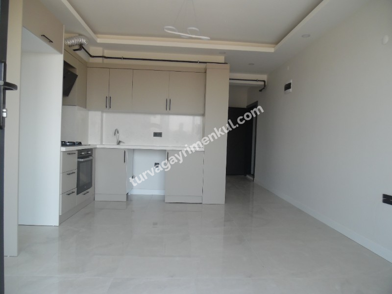 RESMİ KURUMLARA VE ÜNİVERSİTEYE YAKIN 1+1 AMERİKAN MUTFAKLI KİRALIK DAİRE 