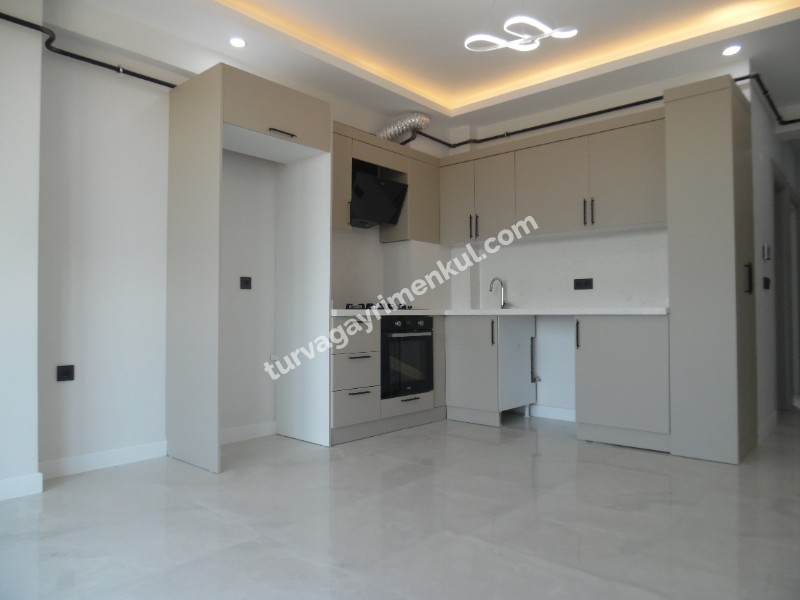 RESMİ KURUMLARA VE ÜNİVERSİTEYE YAKIN 1+1 AMERİKAN MUTFAKLI KİRALIK DAİRE 