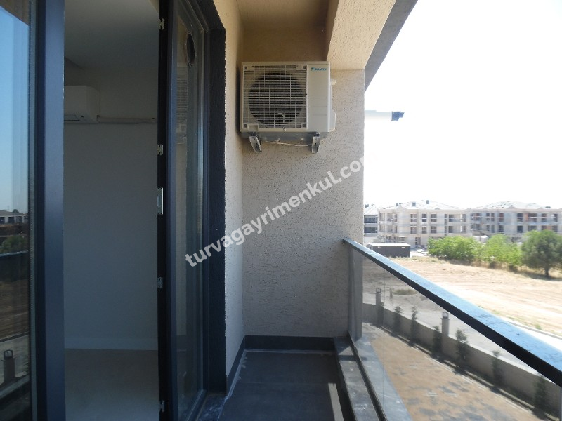 RESMİ KURUMLARA VE ÜNİVERSİTEYE YAKIN 1+1 AMERİKAN MUTFAKLI KİRALIK DAİRE 
