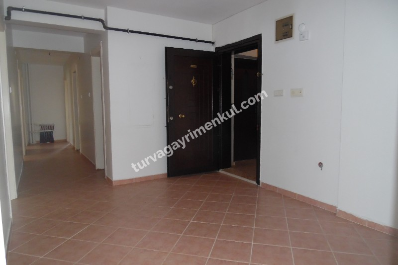 SERPİCİOĞLU ORTA OKULU YAKININDA KİRALIK 4+1 DAİRE 