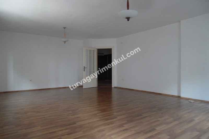 SERPİCİOĞLU ORTA OKULU YAKININDA KİRALIK 4+1 DAİRE 