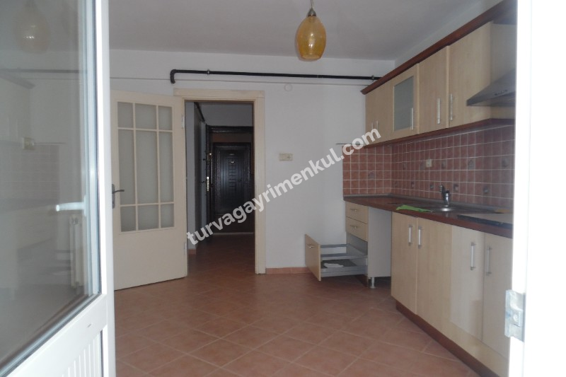 SERPİCİOĞLU ORTA OKULU YAKININDA KİRALIK 4+1 DAİRE 