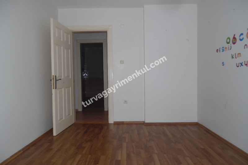 SERPİCİOĞLU ORTA OKULU YAKININDA KİRALIK 4+1 DAİRE 
