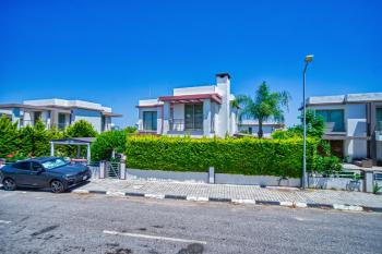 ALSANCAK'TA SESSİZ VE SEÇKİN KONUMDA MÜSTAKİL 4+2 VİLLA