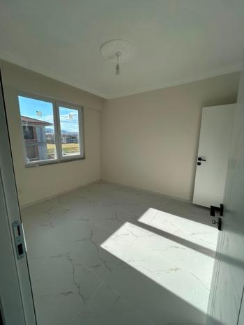 * AFYON ÜÇOK EMLAKTAN MAREŞAL FEVZİ ÇAKMAK MAH 2+1 79M² SIFIR LÜX EBEVEYN BANYOLU SATILIK DAİRE *