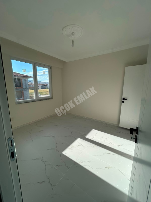 * AFYON ÜÇOK EMLAKTAN MAREŞAL FEVZİ ÇAKMAK MAH 2+1 79M² SIFIR LÜX EBEVEYN BANYOLU SATILIK DAİRE *