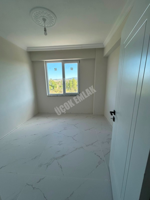 * AFYON ÜÇOK EMLAKTAN MAREŞAL FEVZİ ÇAKMAK MAH 2+1 79M² SIFIR LÜX EBEVEYN BANYOLU SATILIK DAİRE *