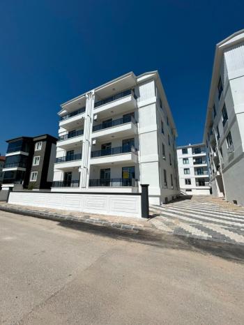 AFYON ÜÇOK EMLAKTAN MAREŞAL F ÇAKMAK MAH SATILIK SIFIR LÜX 3+1 GENİŞ FIRSAT DAİRE