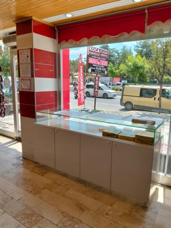 * AFYON ÜÇOK EMLAKTAN KOCATEPE MAH 40M² İŞLEK CADDE ÜZERİ FIRSAT DEVREN KİRALIK KASAP DÜKKANI *
