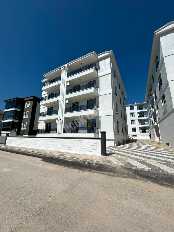 AFYON ÜÇOK EMLAKTAN MAREŞAL F ÇAKMAK MAH SATILIK SIFIR LÜX 3+1 GENİŞ FIRSAT DAİRE