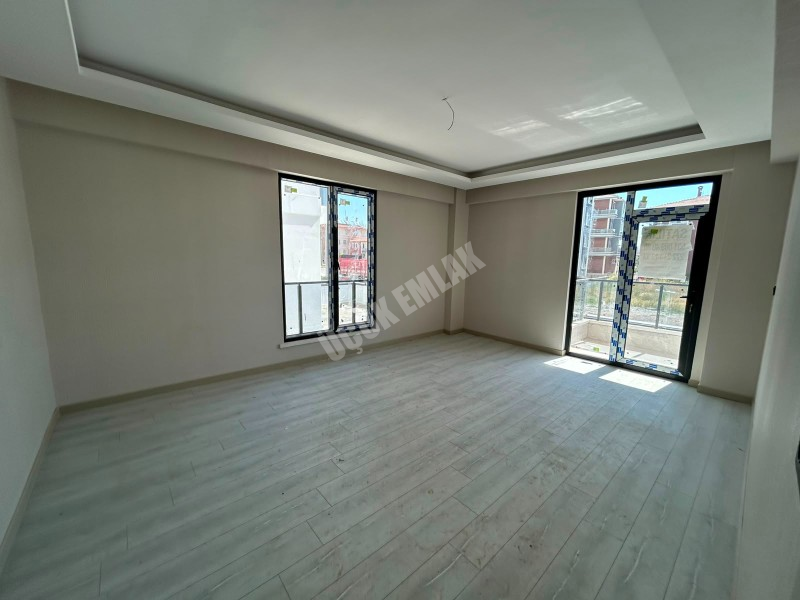 AFYON ÜÇOK EMLAKTAN MAREŞAL F ÇAKMAK MAH SATILIK SIFIR LÜX 3+1 GENİŞ FIRSAT DAİRE