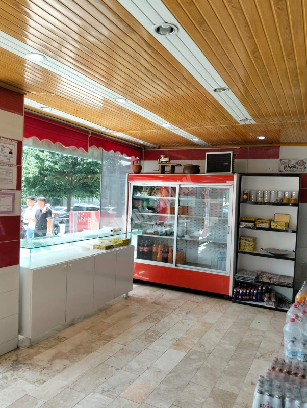 * AFYON ÜÇOK EMLAKTAN KOCATEPE MAH 40M² İŞLEK CADDE ÜZERİ FIRSAT DEVREN KİRALIK KASAP DÜKKANI *