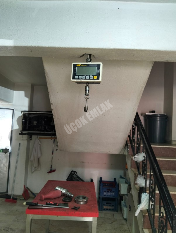 * AFYON ÜÇOK EMLAKTAN KOCATEPE MAH 40M² İŞLEK CADDE ÜZERİ FIRSAT DEVREN KİRALIK KASAP DÜKKANI *