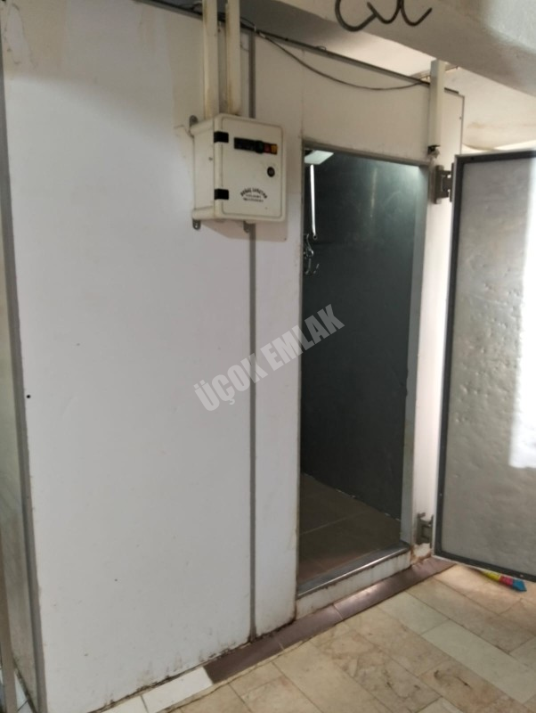 * AFYON ÜÇOK EMLAKTAN KOCATEPE MAH 40M² İŞLEK CADDE ÜZERİ FIRSAT DEVREN KİRALIK KASAP DÜKKANI *