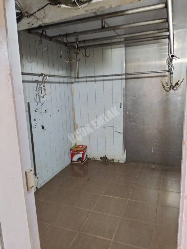 * AFYON ÜÇOK EMLAKTAN KOCATEPE MAH 40M² İŞLEK CADDE ÜZERİ FIRSAT DEVREN KİRALIK KASAP DÜKKANI *