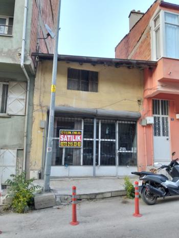 AFYON ÜÇOK EMLAKTAN FAKIPAŞA MAH İŞLEK BÖLGEDE  30M² SATILIK DÜKKAN 