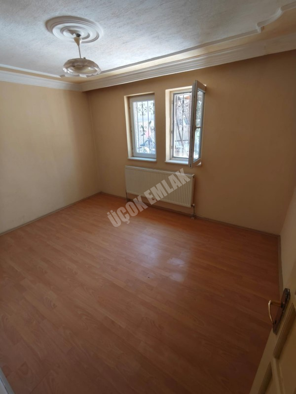 ★ AFYON ÜÇOK EMLAKTAN UYDUKENT OSMANGAZİ MAH 2+1 90M² TEMİZ BAKIMLI KİRALIK DAİRE ★