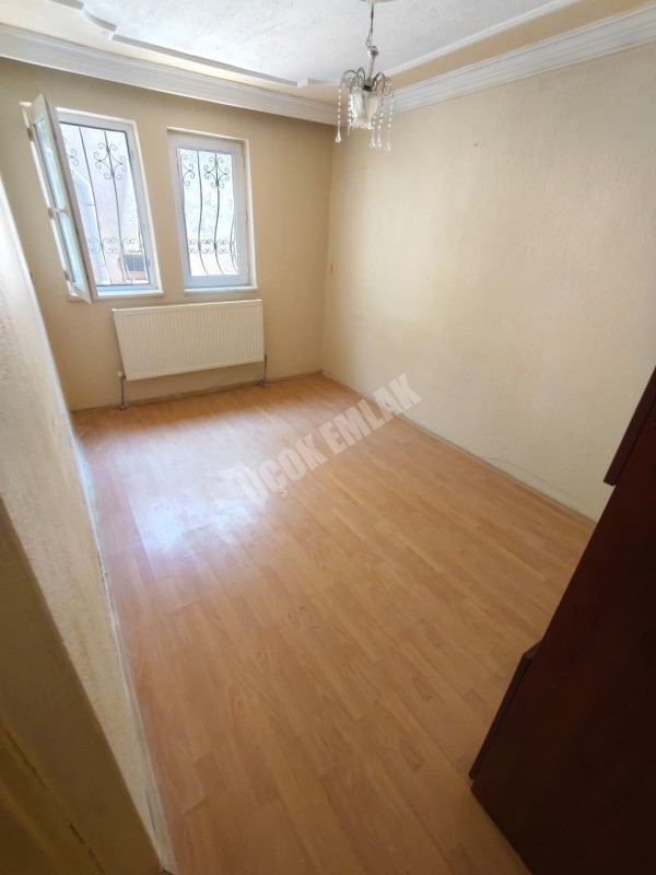★ AFYON ÜÇOK EMLAKTAN UYDUKENT OSMANGAZİ MAH 2+1 90M² TEMİZ BAKIMLI KİRALIK DAİRE ★