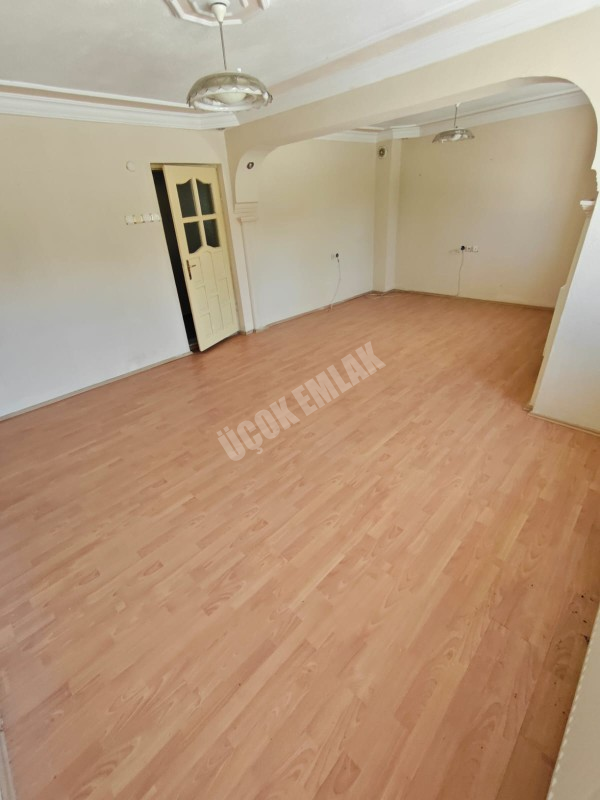 ★ AFYON ÜÇOK EMLAKTAN UYDUKENT OSMANGAZİ MAH 2+1 90M² TEMİZ BAKIMLI KİRALIK DAİRE ★