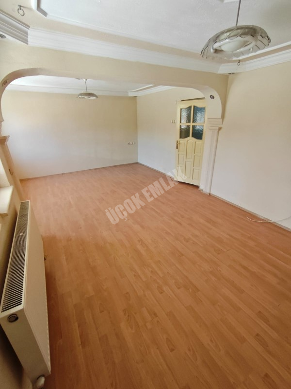 ★ AFYON ÜÇOK EMLAKTAN UYDUKENT OSMANGAZİ MAH 2+1 90M² TEMİZ BAKIMLI KİRALIK DAİRE ★
