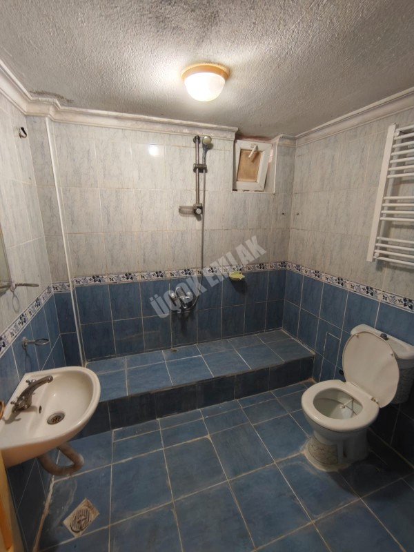 ★ AFYON ÜÇOK EMLAKTAN UYDUKENT OSMANGAZİ MAH 2+1 90M² TEMİZ BAKIMLI KİRALIK DAİRE ★