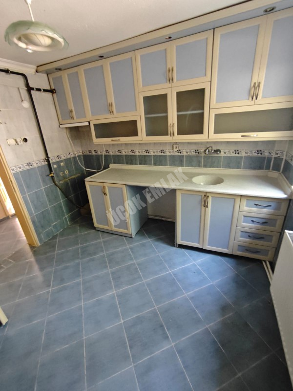 ★ AFYON ÜÇOK EMLAKTAN UYDUKENT OSMANGAZİ MAH 2+1 90M² TEMİZ BAKIMLI KİRALIK DAİRE ★