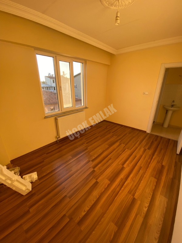 AFYON ÜÇOK EMLAKTAN EŞREFPAŞA MAH 3+1 120M² TEMİZ BAKLIMLI KİRALIK DAİRE 