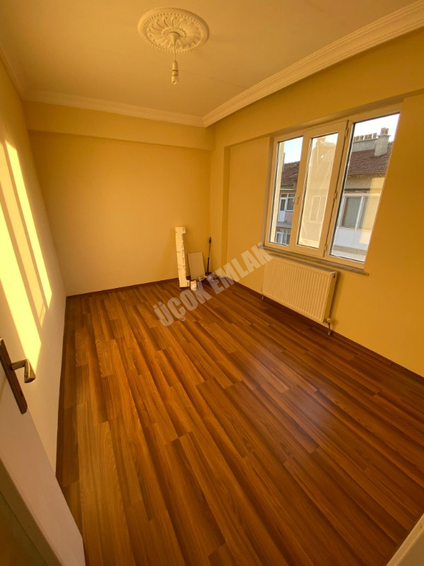 AFYON ÜÇOK EMLAKTAN EŞREFPAŞA MAH 3+1 120M² TEMİZ BAKLIMLI KİRALIK DAİRE 