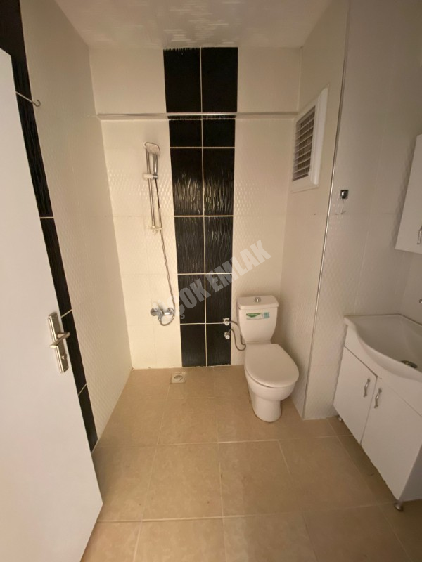 AFYON ÜÇOK EMLAKTAN EŞREFPAŞA MAH 3+1 120M² TEMİZ BAKLIMLI KİRALIK DAİRE 