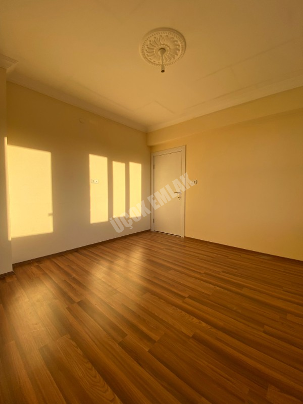 AFYON ÜÇOK EMLAKTAN EŞREFPAŞA MAH 3+1 120M² TEMİZ BAKLIMLI KİRALIK DAİRE 