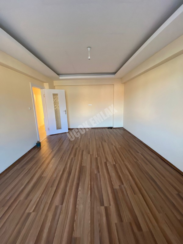 AFYON ÜÇOK EMLAKTAN EŞREFPAŞA MAH 3+1 120M² TEMİZ BAKLIMLI KİRALIK DAİRE 