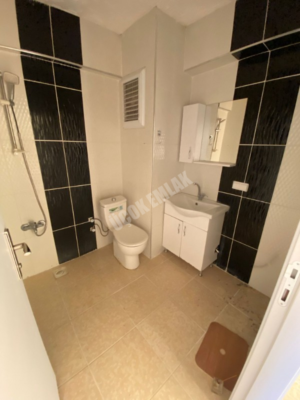 AFYON ÜÇOK EMLAKTAN EŞREFPAŞA MAH 3+1 120M² TEMİZ BAKLIMLI KİRALIK DAİRE 