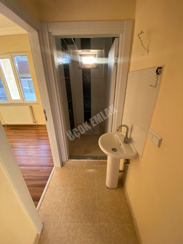 AFYON ÜÇOK EMLAKTAN EŞREFPAŞA MAH 3+1 120M² TEMİZ BAKLIMLI KİRALIK DAİRE 