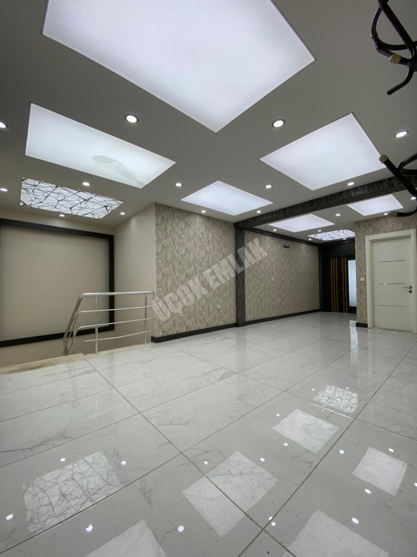 AFYON ÜÇOK EMLAKTAN MECİDİYE MAH 300M² CADDE ÜZERİNDE İŞLEK DÜKKAN 