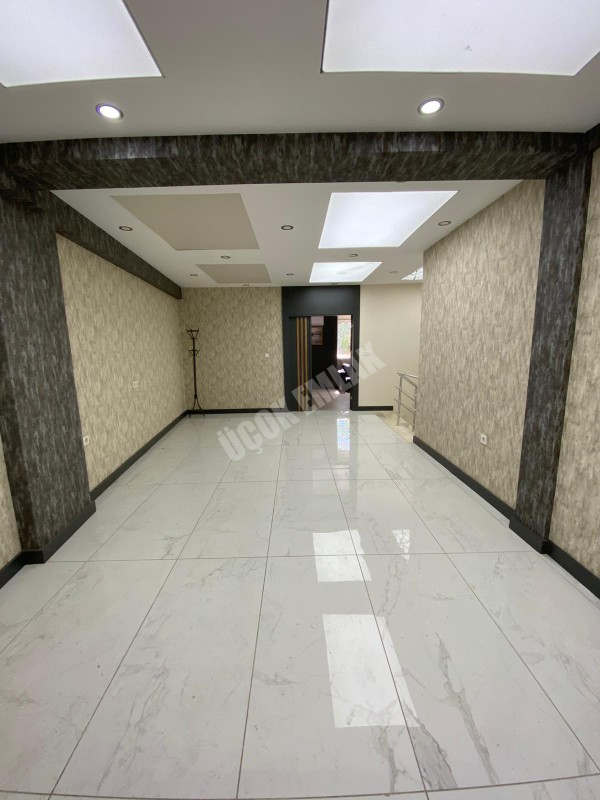 AFYON ÜÇOK EMLAKTAN MECİDİYE MAH 300M² CADDE ÜZERİNDE İŞLEK DÜKKAN 