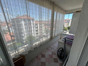 GÜVENAY -  ÇORUM GÜLABİBEY MAH. ATA CADDESİ ÜZERİ 3+1 SATILIK DAİRE