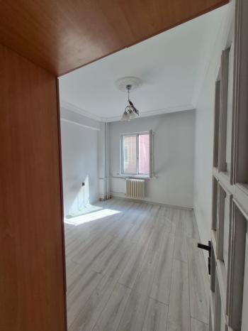 AFYON ÜÇOK EMLAKTAN DUMLUPINAR MAH 4+1 150M² TEMİZ BAKIMLI SATILIK DAİRE 