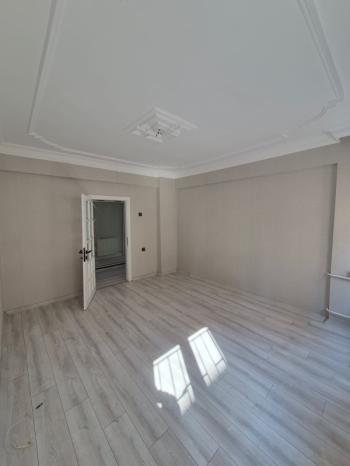 AFYON ÜÇOK EMLAKTAN DUMLUPINAR MAH 4+1 150M² TEMİZ BAKIMLI SATILIK DAİRE 