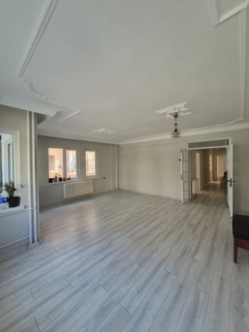 AFYON ÜÇOK EMLAKTAN DUMLUPINAR MAH 4+1 150M² TEMİZ BAKIMLI SATILIK DAİRE 