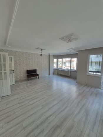 AFYON ÜÇOK EMLAKTAN DUMLUPINAR MAH 4+1 150M² TEMİZ BAKIMLI SATILIK DAİRE 