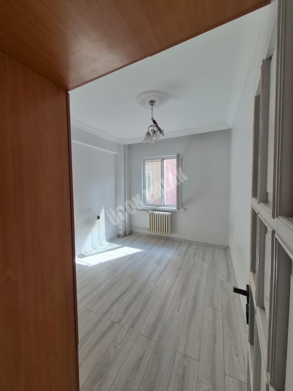 AFYON ÜÇOK EMLAKTAN DUMLUPINAR MAH 4+1 150M² TEMİZ BAKIMLI SATILIK DAİRE 