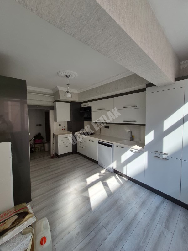 AFYON ÜÇOK EMLAKTAN DUMLUPINAR MAH 4+1 150M² TEMİZ BAKIMLI SATILIK DAİRE 