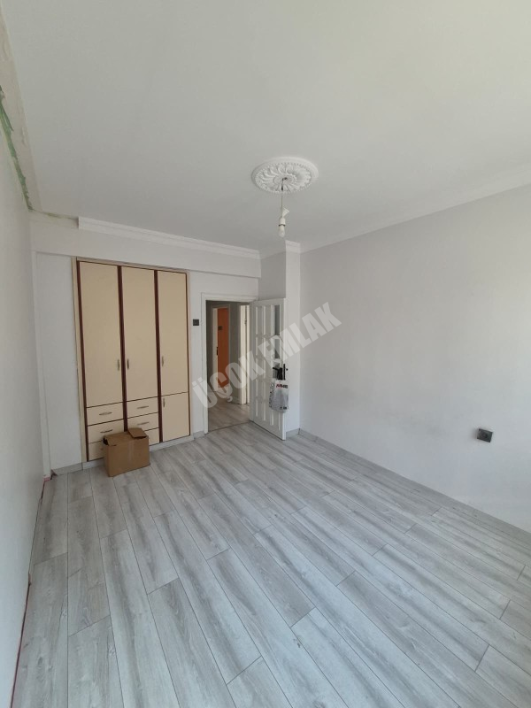AFYON ÜÇOK EMLAKTAN DUMLUPINAR MAH 4+1 150M² TEMİZ BAKIMLI SATILIK DAİRE 
