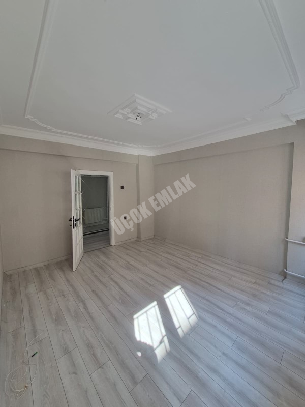 AFYON ÜÇOK EMLAKTAN DUMLUPINAR MAH 4+1 150M² TEMİZ BAKIMLI SATILIK DAİRE 