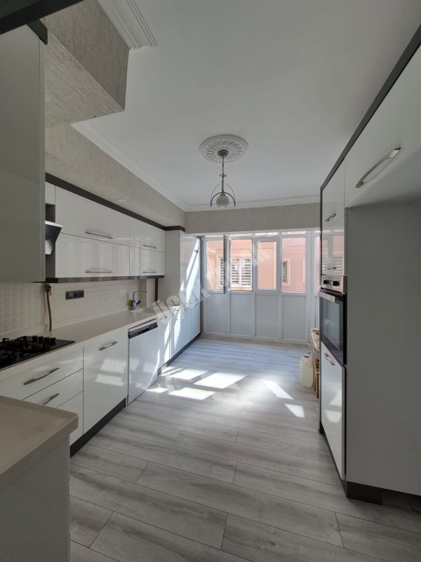 AFYON ÜÇOK EMLAKTAN DUMLUPINAR MAH 4+1 150M² TEMİZ BAKIMLI SATILIK DAİRE 