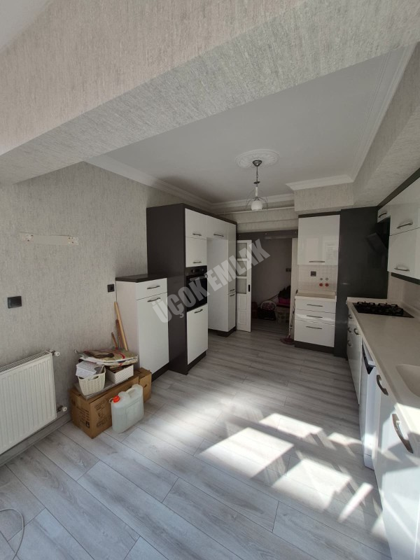 AFYON ÜÇOK EMLAKTAN DUMLUPINAR MAH 4+1 150M² TEMİZ BAKIMLI SATILIK DAİRE 