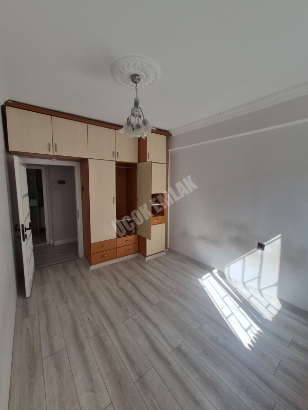 AFYON ÜÇOK EMLAKTAN DUMLUPINAR MAH 4+1 150M² TEMİZ BAKIMLI SATILIK DAİRE 