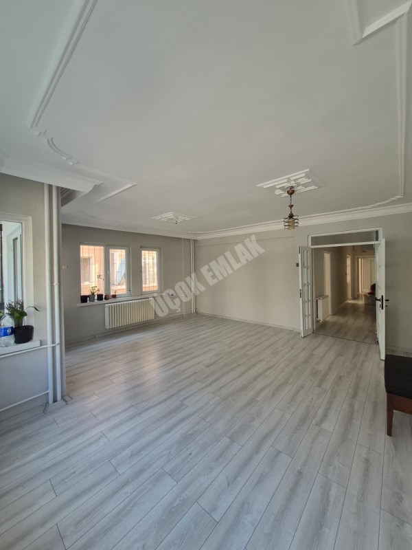 AFYON ÜÇOK EMLAKTAN DUMLUPINAR MAH 4+1 150M² TEMİZ BAKIMLI SATILIK DAİRE 
