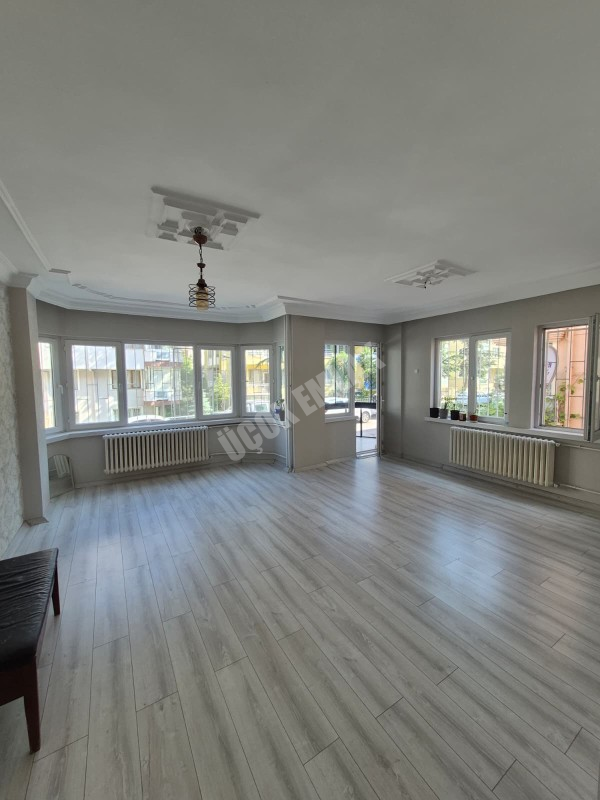 AFYON ÜÇOK EMLAKTAN DUMLUPINAR MAH 4+1 150M² TEMİZ BAKIMLI SATILIK DAİRE 