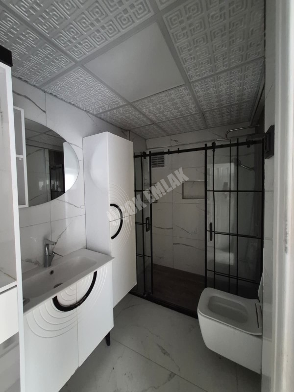 AFYON ÜÇOK EMLAKTAN DUMLUPINAR MAH 4+1 150M² TEMİZ BAKIMLI SATILIK DAİRE 